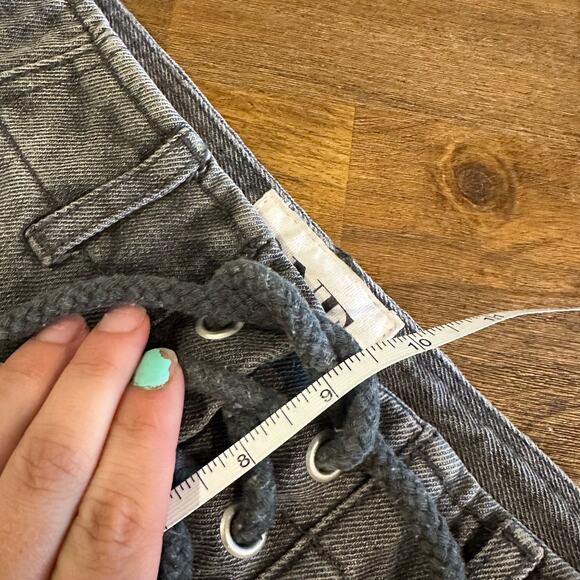 One x One Teaspoon Super Freaks Faded Black Denim Cutoff Shorts Size 26 - Picture 4 of 12